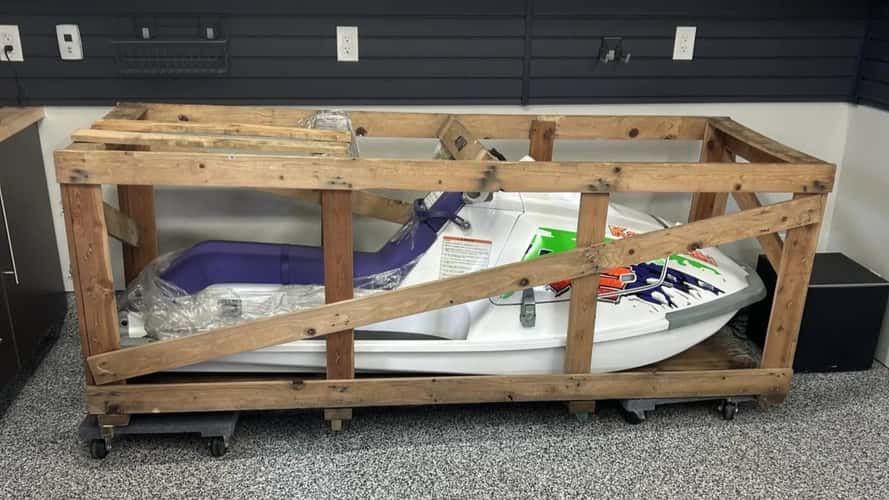 Peep This Vintage '90s Kawasaki Jet Ski, Still In Its Crate and It's For Sale