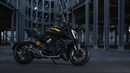 Ducati Diavel V4 Black Roadster