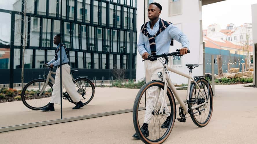 This E-Bike Shares a Charger With Your Laptop and Smartphone